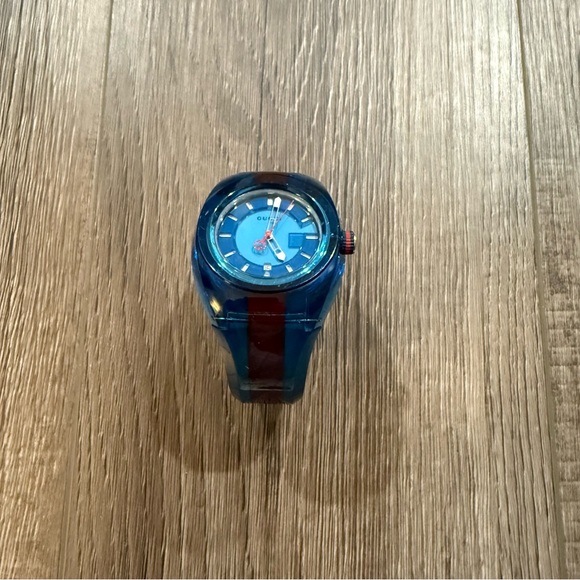 Gucci Unisex Sync Watch - Picture 12 of 14
